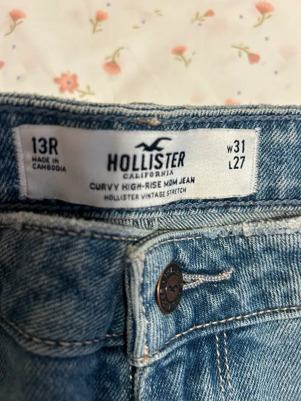 Hollister Curvy High Rise Mom Jean - Image 4