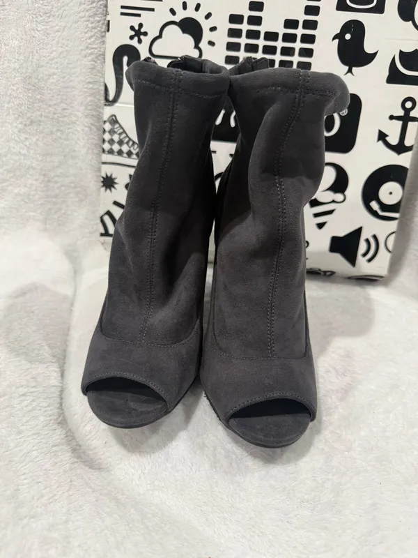 Dark grey Bamboo Heals - Image 2