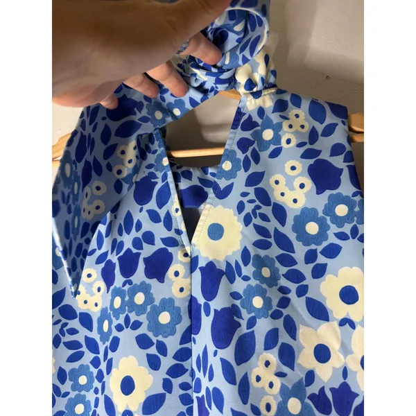 Tuckernuck‎ Blythe Shift Dress Womens L Blue & White Floral Bow Back Swing Short - Image 4