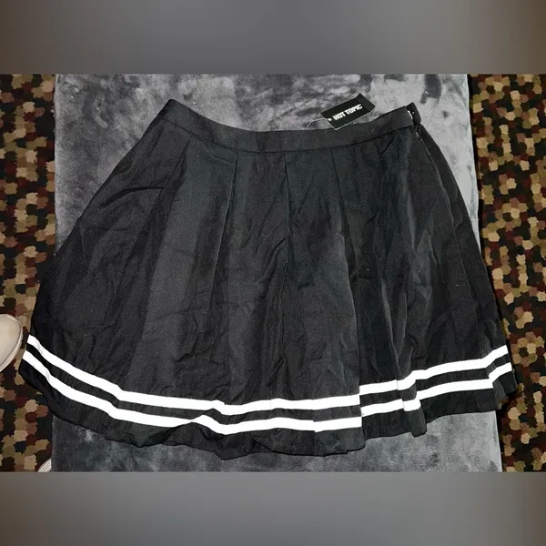 Hot Topic Black Pleated Cheer Skirt Size Large New with tag - Image 5