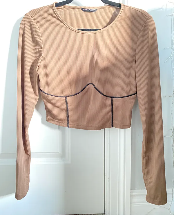 Long Sleeve Crop Top Size L - Image 2