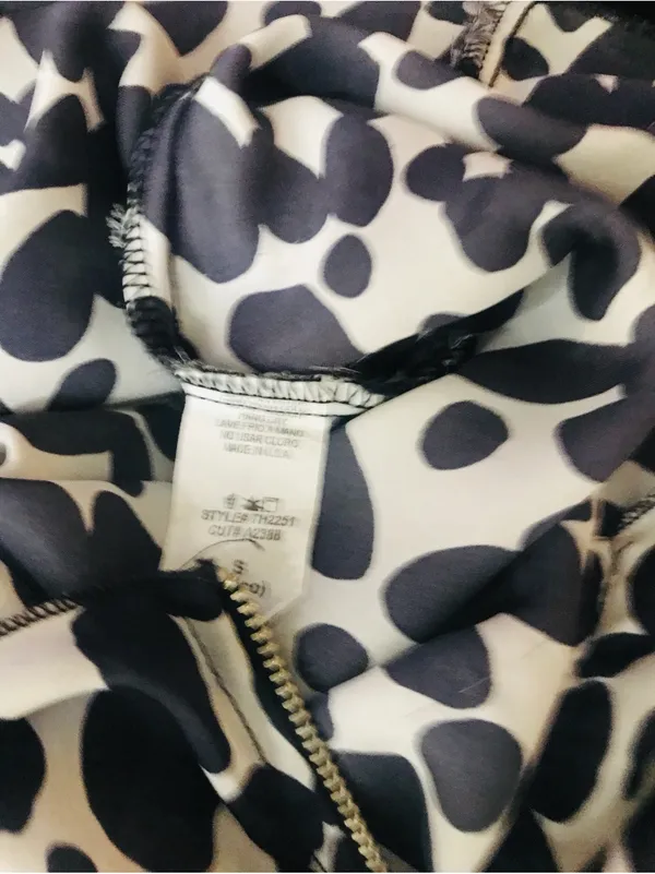 Akira Sleeveless Black & White Pattern Blouse Tank With Front Zipper Sz Small - Image 4