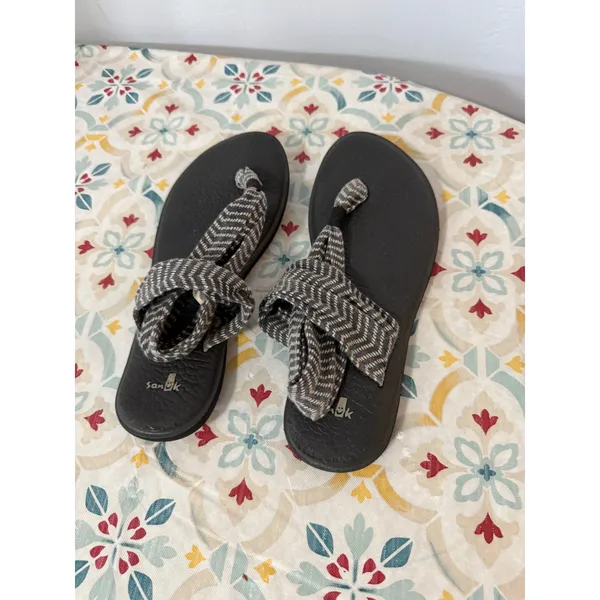 Sanuk Yoga Sling 2 Sandals Womens 9 Grey White Chevron Yoga Mat‎ Footbed Thong - Image 4