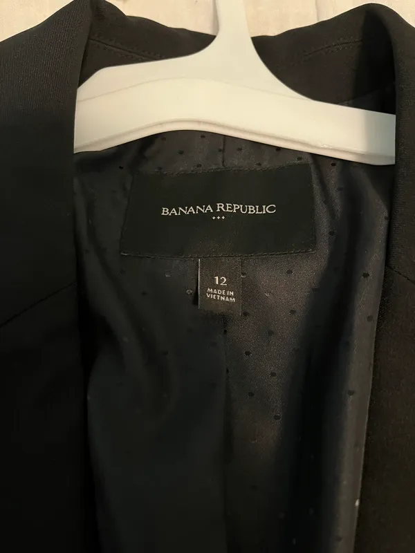 Banana Republic Women’s Blazer - Image 3