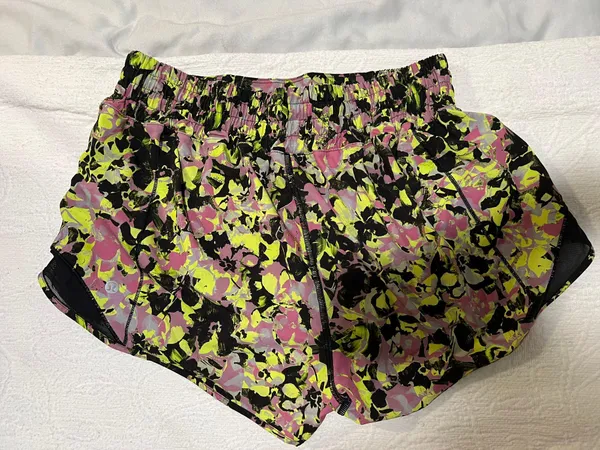 Hotty Hot Short 2.5” - Image 2