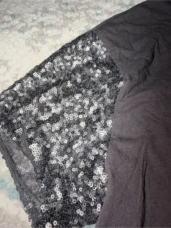 American Eagle Outfitters Black Sequin Sleeve Cropped Tee - Image 5