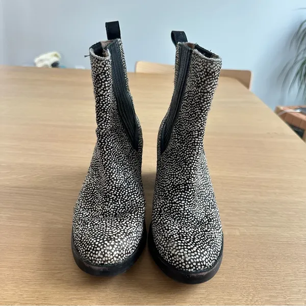UGG Boots Camden Exotic Calf Hair Chelsea Ankle Booties Women Size 6 Speckled - Image 2
