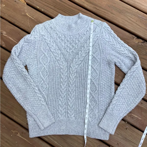 Abercrombie Nice crewneck sweater LIKE NEW💙 - Image 4