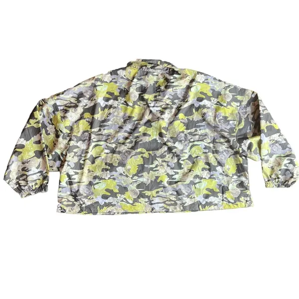 NEW Nike Women's Sportswear Oversized Green And Tan Camouflage Nylon Jacket XXL - Image 3