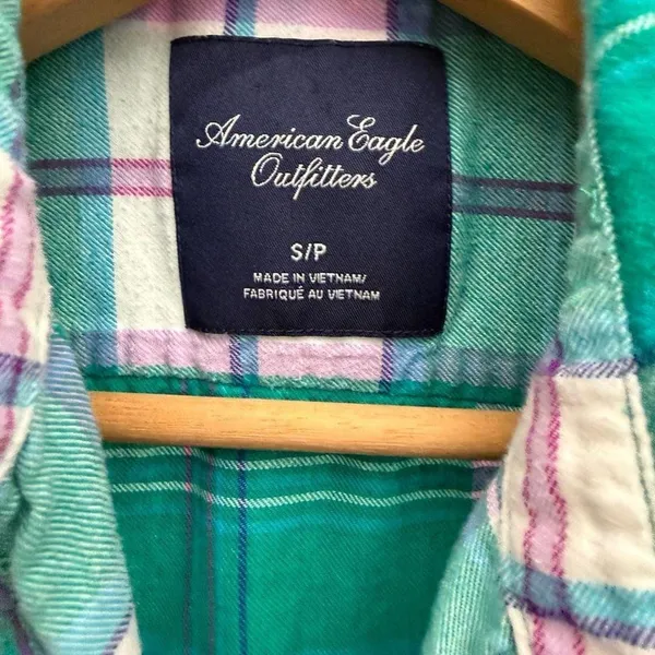 American Eagle Outfitters Green and Purple Plaid Button Down‎ Shirt Size Small - Image 3