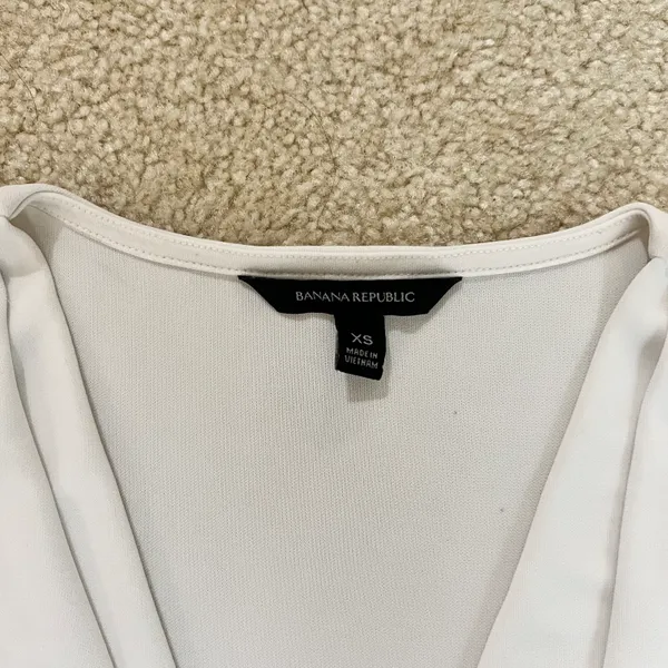 Banana Republic White V-Neck Tank - Image 4