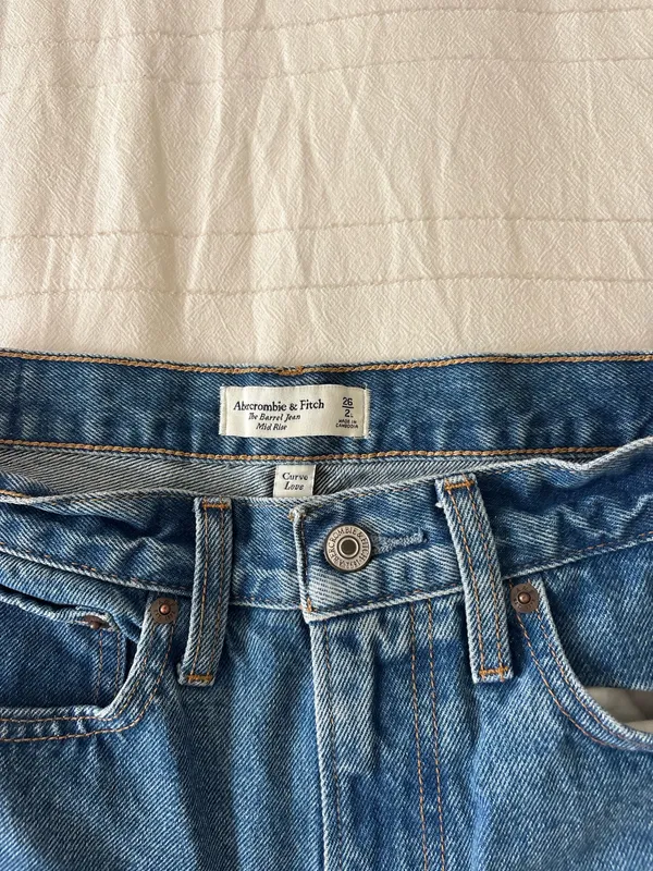 Abercrombie Mid-Rise Curve Love Barrel Jean - Image 4