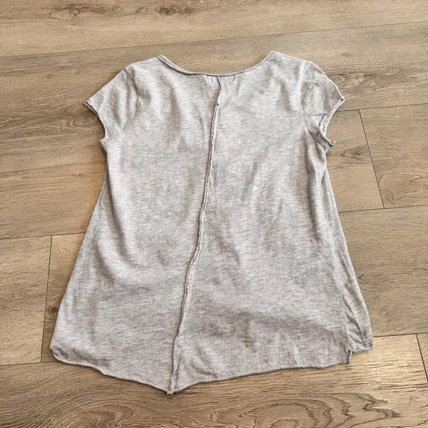 Tresics Gray Top Size Medium Henley‎ Short Sleeve Shirt Rolled Hems - Image 2