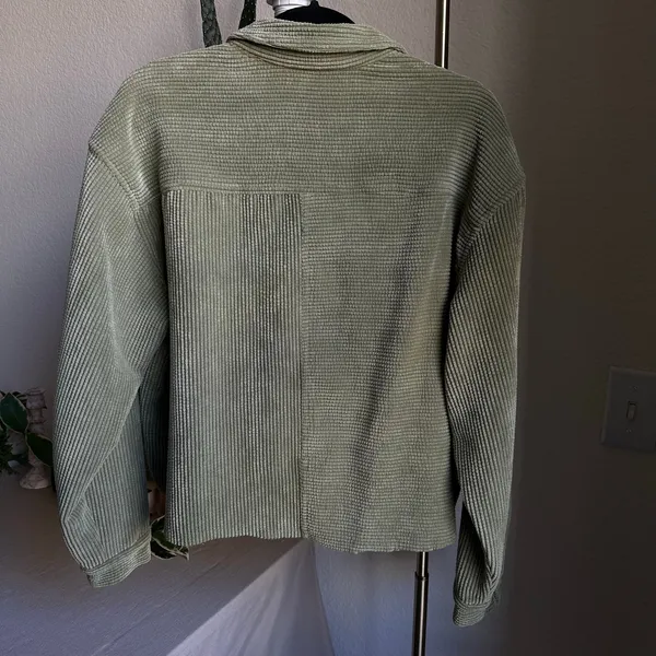 Cotton On Women's Green Cropped Cord Shacket Jacket - Image 4