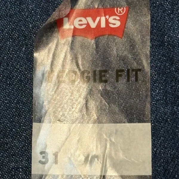 Levi's Women's Straight Wedgie Fit Jeans button fly in Dark Blue Wash NWT 31 - Image 9