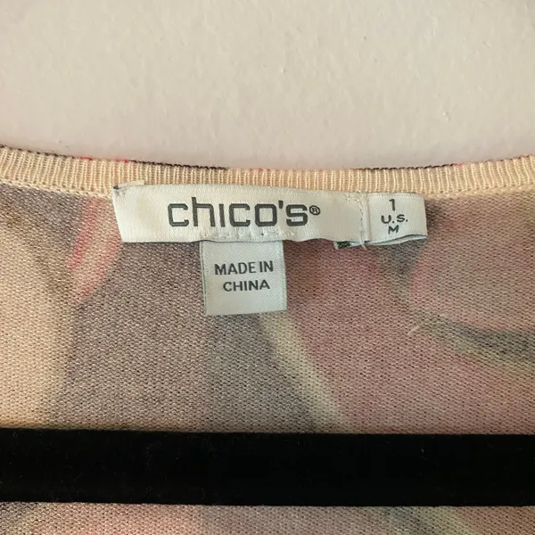 Chico's Red Paisley V-neck Sweater Boho Lightweight Preppy Women size 1 / Medium - Image 3