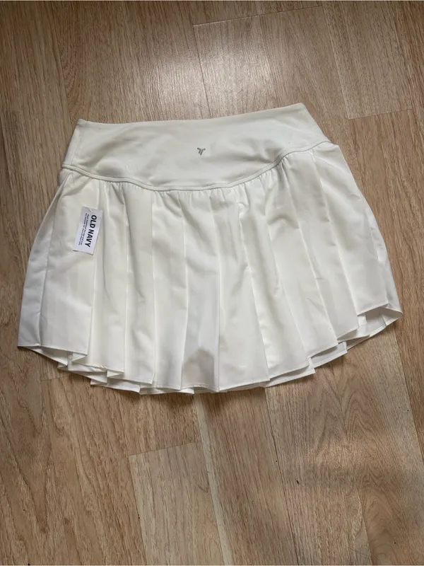 Old Navy Women’s White High-Waisted StretchTech Pleated Skort Size Medium - Image 6