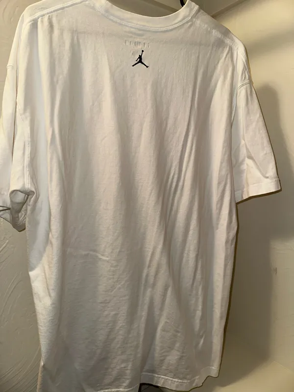 Air Jordan White Graphic Tee Large - Image 3