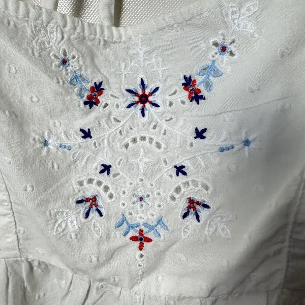 Old Navy Top Womens Med Peasant Eyelet White Blue Embroidery Boho Tie Back New - Image 6