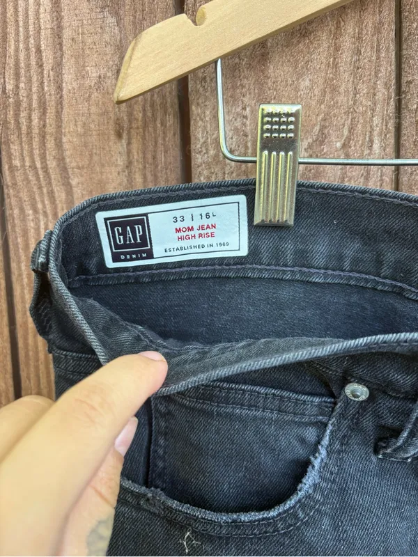 GAP Black High Rise Mom Jeans - Image 3
