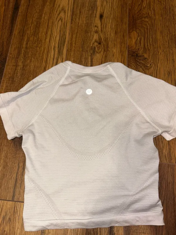 Lululemon Cropped Swiftly Tech Short Sleeve white - Image 3