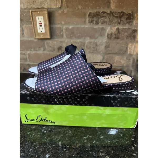 Sam Edelman Theodora Flats in a navy blue and pink geometric print‎ Size 9.5 - Image 3