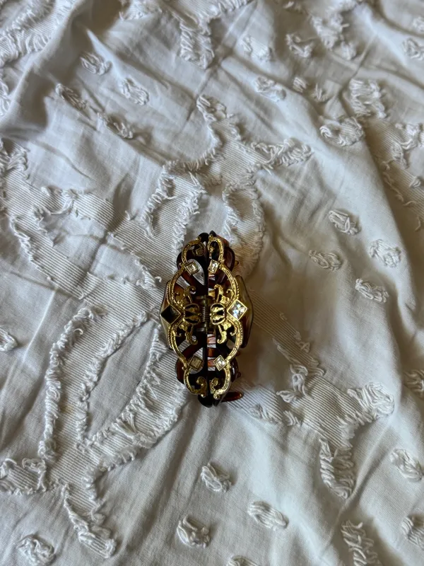 Set of 3 Decorative Vintage Hair Claw Clips- Gold toned - Image 9
