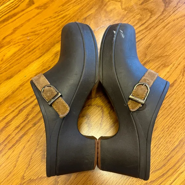 Crocs Women Sarah‎ Clog Brown Expresso Buckle Mules size 7 Flaw See Pic. - Image 5