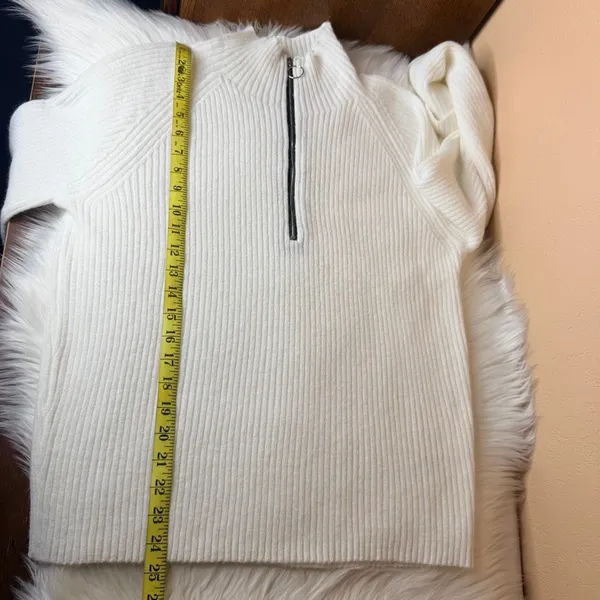 UNBRANDED Super Soft 1/4 Zip Sweater Size Medium White - Image 6