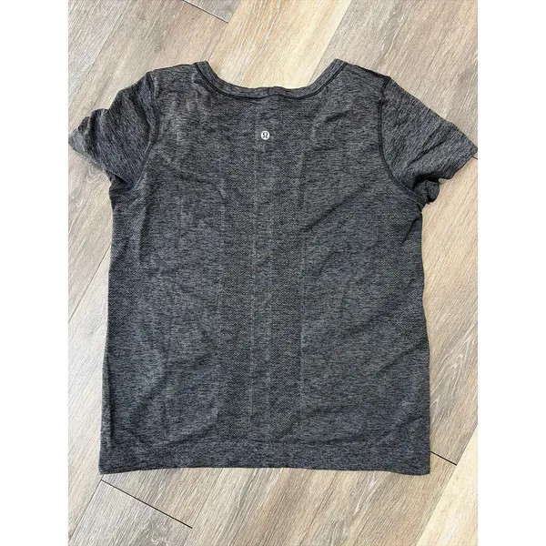 Lululemon Gray Short Sleeve Athletic Top Womens Seamless Workout Tee Size 8 - Image 4