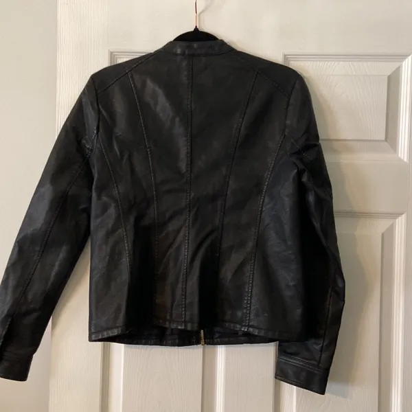 Baccini Faux Leather Black Women's Jacket size S excellent condition length 23” - Image 6