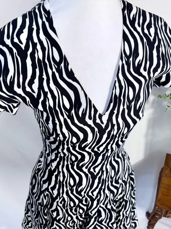 💥REISS Black White Zebra Fit & Flare V Neck Mini Dress Pockets Sz 2 💛 - Image 7