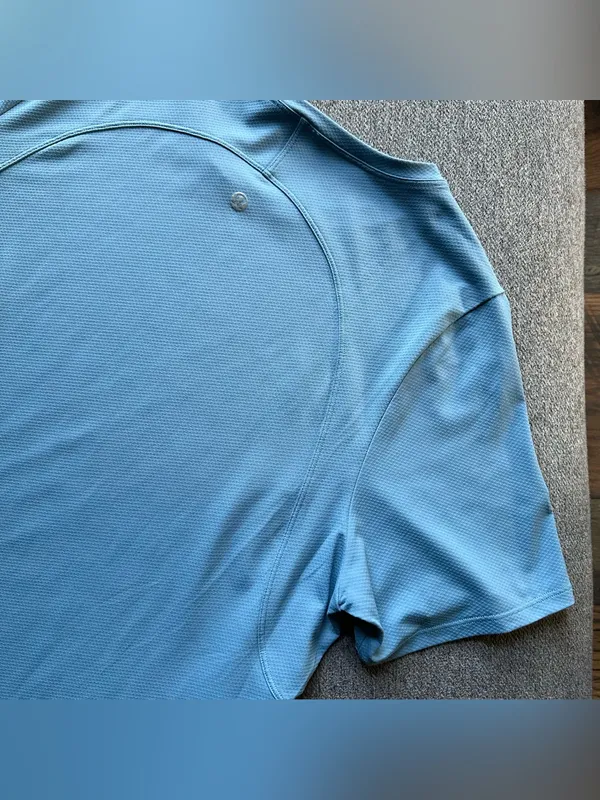 Lululemon Athletic Fit Workout Short Sleeve Shirt Size 10 - Image 4