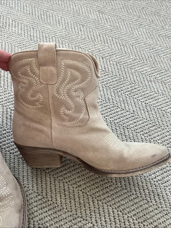 Ovyé by Cristina Lucchi sand suede texan ankle boots. - Image 8