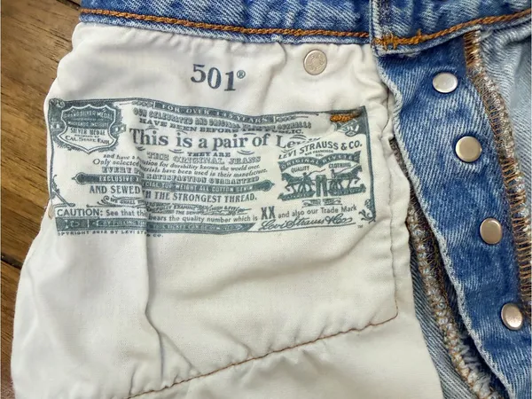 Levi’s 501 Women’s W24 High Rise Distressed Cutoff Denim Shorts Light Wash - Image 12