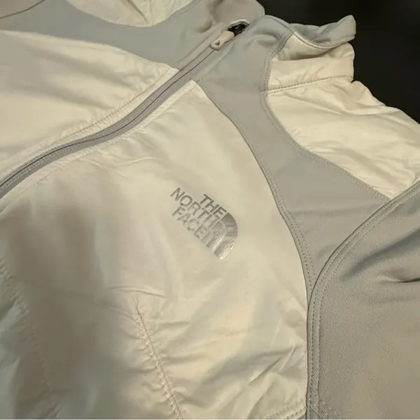 The North‎ Face Women's White and Gray Ski Jacket - Image 2