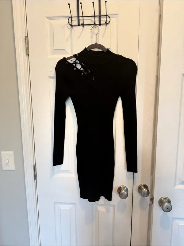No Boundaries Jr. Size Small Black Ribbed Long Sleeve Dress w/ Lace-Up Shoulder - Image 2
