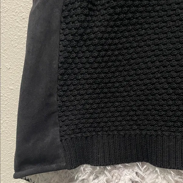 Fate Textured Black Vest with White Faux Fur Lining - Image 6