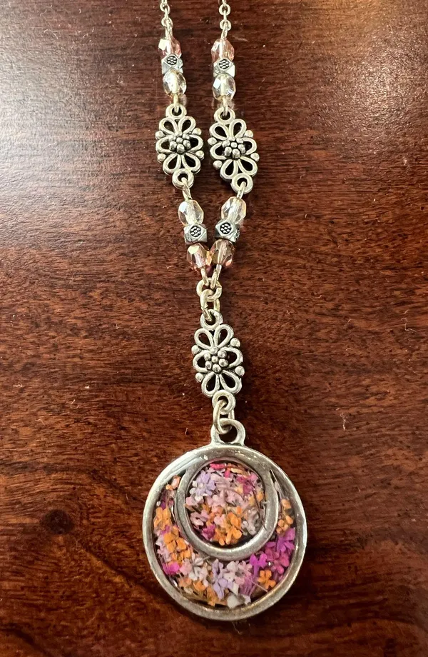 Silver necklace with floral pendant - Image 2