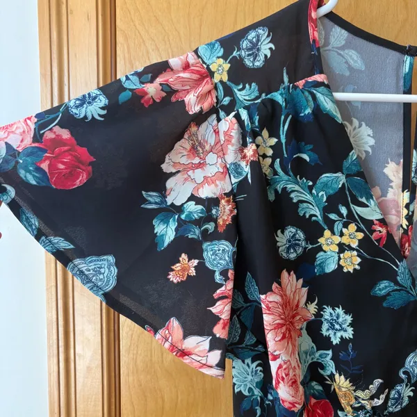 Row-A Floral Mini Dress Womens Medium Black Flutter Sleeve V-Neck Boho Chic - Image 4