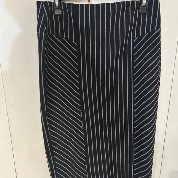 Navy Pinstripe Pencil Skirt - Sleek Office to Evening Wear - Image 4