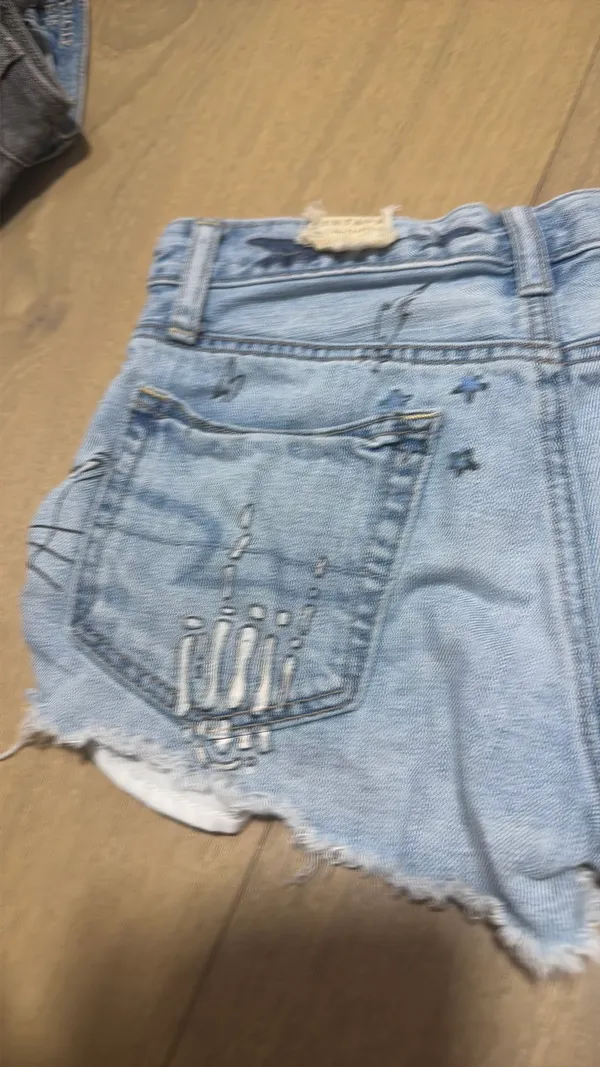 American Eagle Outfitters - Image 4