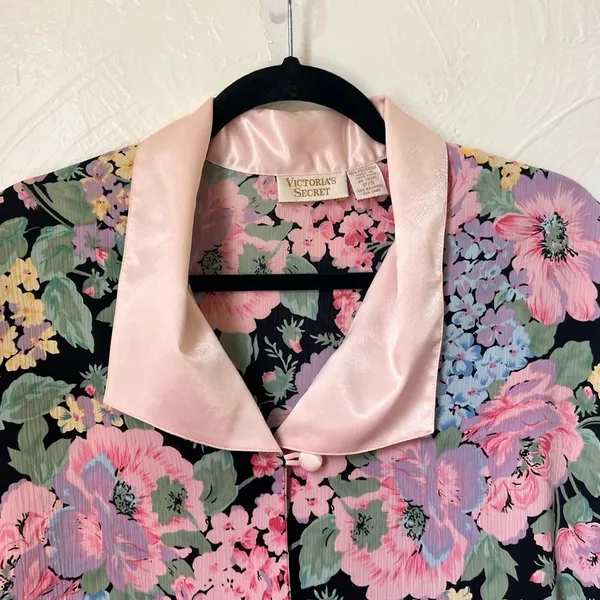Victoria’s Secret gold label floral short sleeve night gown size S - Image 3