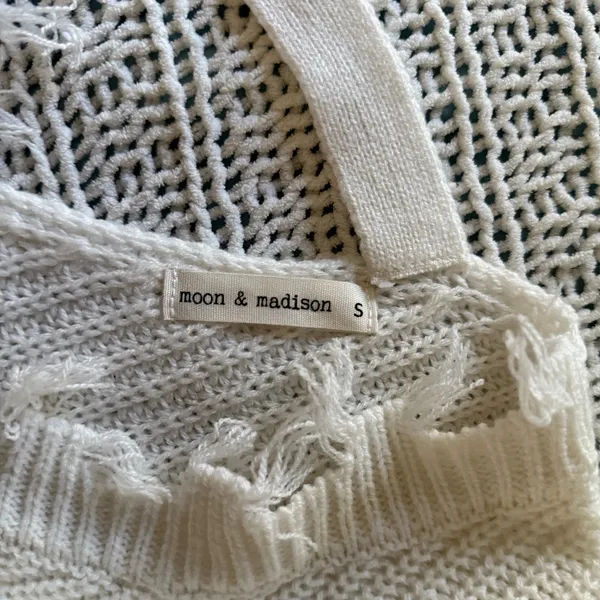 Moon & Madison White Grey Brown Knit Sweater Colorbock Stiped Cozy Freyed Medium - Image 3