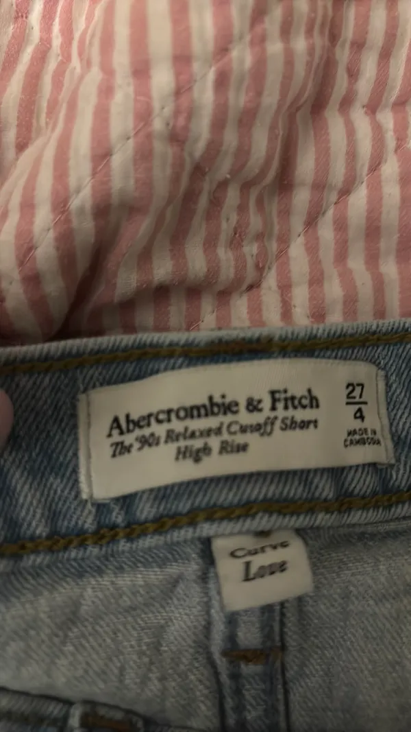 Abercrombie 90s Relaxed Cut-Off Curve Love Shorts - Image 5