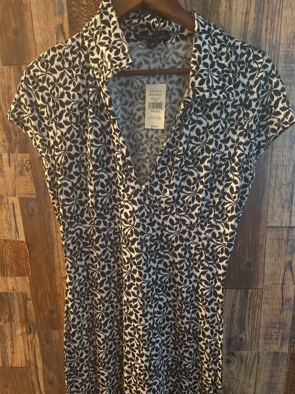 Banana Republic NWT Women's Black Flowery Size Medium Knee Length - Image 4