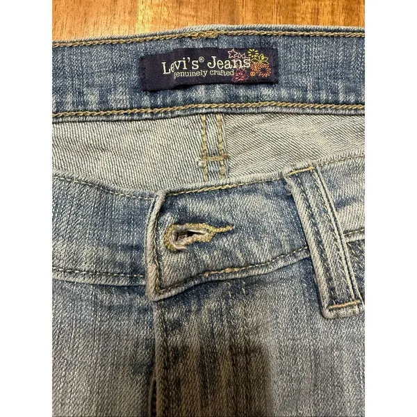 Levi’s Genuinely Crafted Low Rise Skinny Size 9 M Light Wash Blue Distressed - Image 3