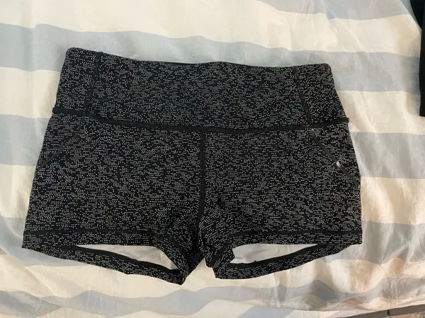 Lululemon Women's Quick Pace Short (2.5") Soundwave White Black / Black Size 8 - Image 2