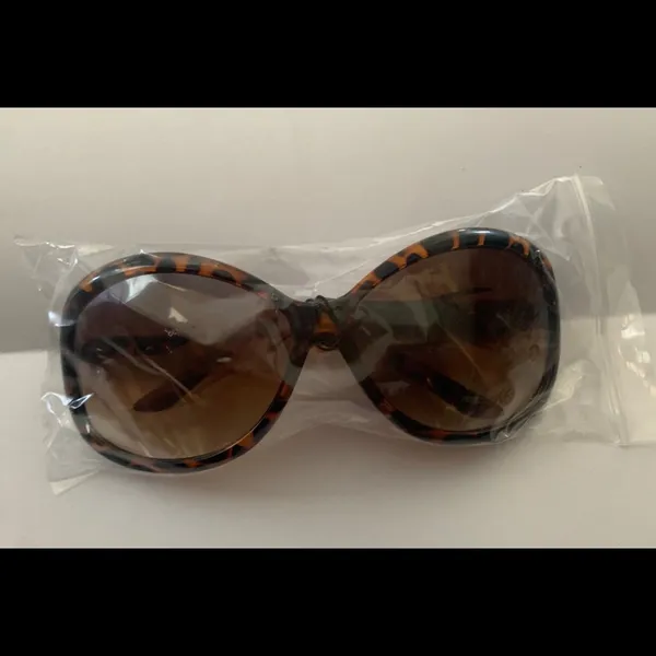 Wide Frame NEW Women's Tortoise Shell Sunglasses UVA UVB Protection Brown - Image 2