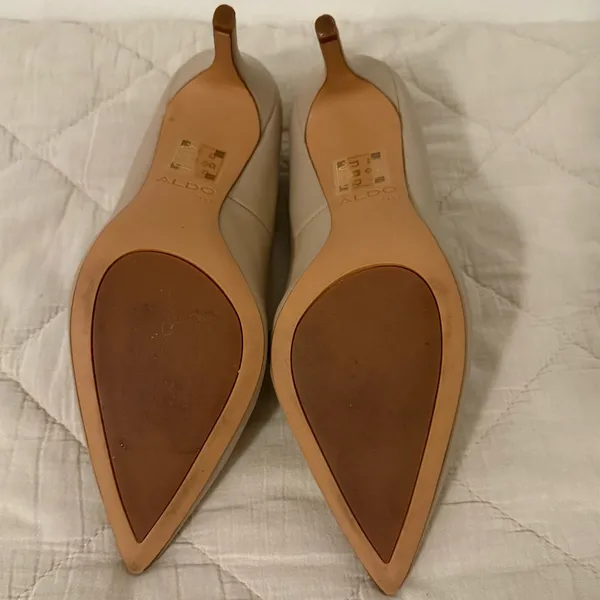 Aldo Women's Beige Heels - Image 4